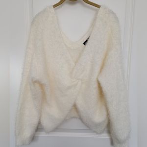 Derek Heart twist front sweater. Size M, Cream